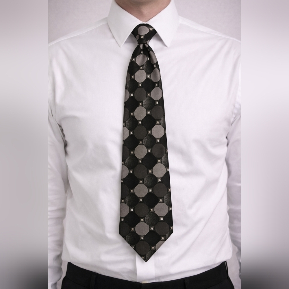 3/$30 VAN HEUSEN Black and Silver Circle Bubble Tie